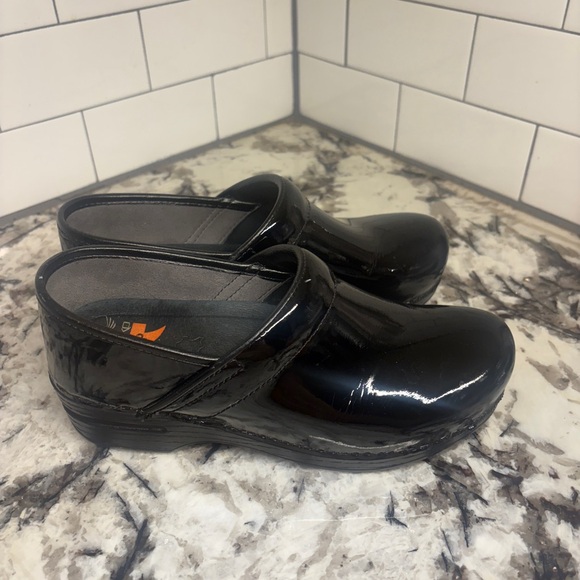 Dansko Shoes - Women's DANSKO XP Black Leather professional Work clogs Shoes  39